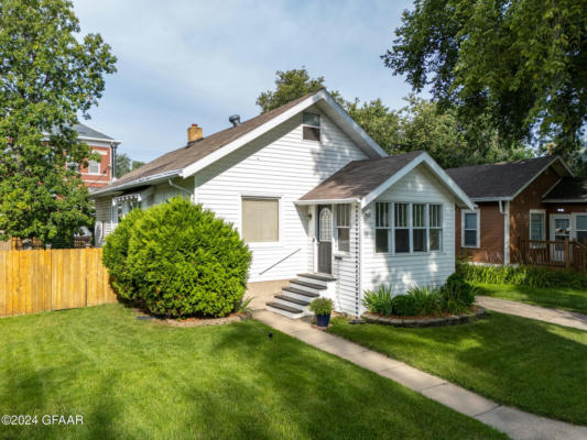 910 WALNUT ST, GRAND FORKS, ND 58201 - Image 1