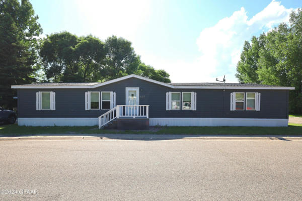 5207 5TH AVE N, GRAND FORKS, ND 58203 - Image 1